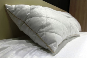 SOFT PLUS / SOFT PLUS pillow with piping