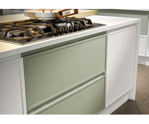 Кухня с фасадами из массива ясеня Integra