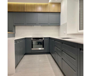 Мебель корпусная для кухни № 1123 Фасады из массива с интегрированной ручкой + шпон дуба натуральный 