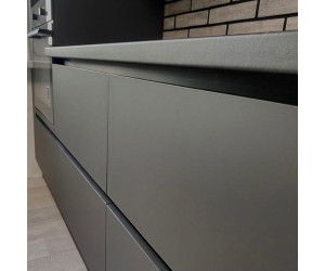 Мебель корпусная для кухни № 1131 крашеные МДФ фасады  серые с интегрированной ручкой стиль Modern 