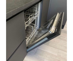 Мебель корпусная для кухни № 1131 крашеные МДФ фасады  серые с интегрированной ручкой стиль Modern 