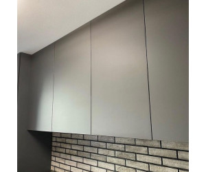 Мебель корпусная для кухни № 1131 крашеные МДФ фасады  серые с интегрированной ручкой стиль Modern 