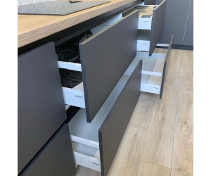 Мебель корпусная для кухни № 1134 крашеные МДФ фасады  с интегрированной ручкой 