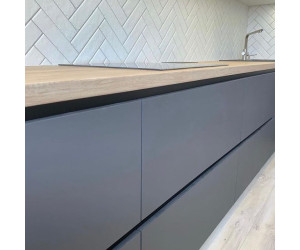 Мебель корпусная для кухни № 1134 крашеные МДФ фасады  с интегрированной ручкой 