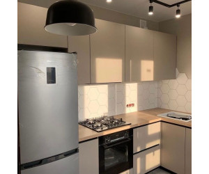 Мебель корпусная для кухни № 1135 крашеные МДФ фасады  с интегрированной ручкой 