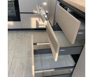 Мебель корпусная для кухни № 1135 крашеные МДФ фасады  с интегрированной ручкой 