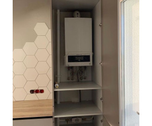 Мебель корпусная для кухни № 1135 крашеные МДФ фасады  с интегрированной ручкой 