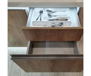 Мебель корпусная для кухни № 1142 крашеные МДФ фасады  с интегрированной ручкой 