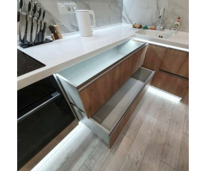 Мебель корпусная для кухни № 1142 крашеные МДФ фасады  с интегрированной ручкой 