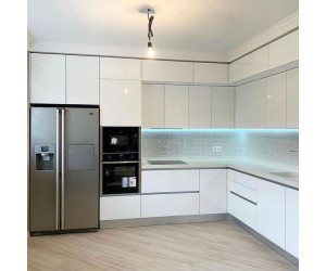 Мебель корпусная для кухни № 1144  крашеные МДФ фасады 