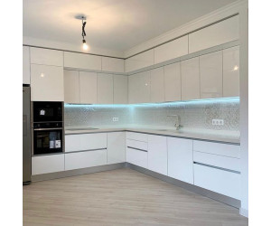 Мебель корпусная для кухни № 1144  крашеные МДФ фасады 