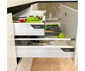 Меблі корпусні для кухні № 1146 фарбовані МДФ фасади з інтегрованою ручкою 