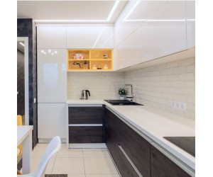 Мебель корпусная для кухни № 1017 крашеные МДФ фасады верхние глянец нижние шпонированные + интегрированная алюминиевая ручка профиль 