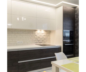 Мебель корпусная для кухни № 1017 крашеные МДФ фасады верхние глянец нижние шпонированные + интегрированная алюминиевая ручка профиль 