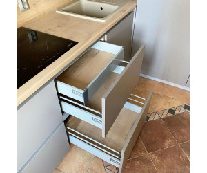 Мебель корпусная для кухни № 1149 крашеные МДФ фасады с интегрированной ручкой 