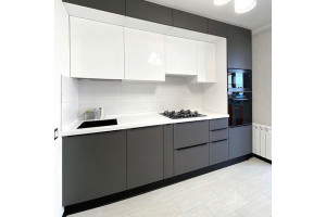 Мебель корпусная для кухни № 1151 крашеные МДФ фасады серые и белые 