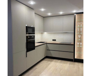 Мебель корпусная для кухни № 1172 крашеные МДФ фасады  с интегрированной ручкой 