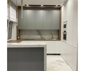 Мебель корпусная для кухни № 1173 крашеные МДФ фасады  с интегрированной ручкой 