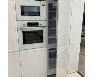 Мебель корпусная для кухни № 1173 крашеные МДФ фасады  с интегрированной ручкой 