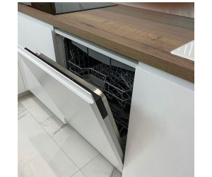 Мебель корпусная для кухни № 1173 крашеные МДФ фасады  с интегрированной ручкой 