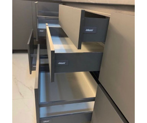 Мебель корпусная для кухни № 1174 крашеные МДФ фасады  с интегрированной ручкой 