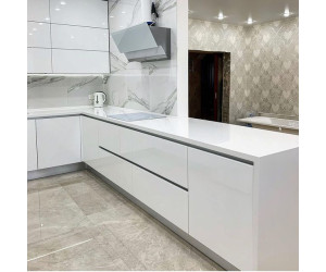 Мебель корпусная для кухни № 1175 крашеные МДФ фасады  с интегрированной ручкой 