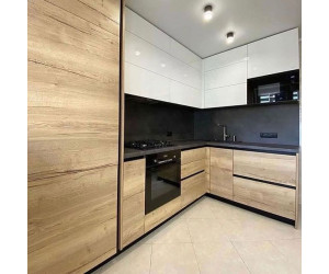 Мебель корпусная для кухни № 1118  нижние фасады из ДСП верхние акриловые глянцевые фасады 