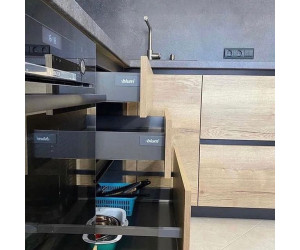 Мебель корпусная для кухни № 1118  нижние фасады из ДСП верхние акриловые глянцевые фасады 