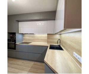 Мебель корпусная для кухни № 1184 крашеные МДФ фасады с интегрированной ручкой