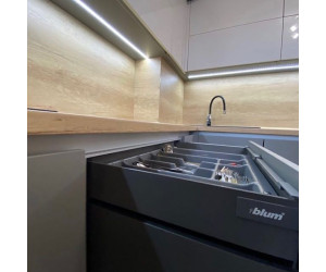 Мебель корпусная для кухни № 1184 крашеные МДФ фасады с интегрированной ручкой