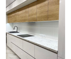 Мебель корпусная для кухни № 1185 крашеные и шпонированные МДФ фасады с интегрированной ручкой