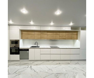 Мебель корпусная для кухни № 1185 крашеные и шпонированные МДФ фасады с интегрированной ручкой