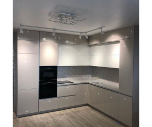 Мебель корпусная для кухни № 1189 крашеные МДФ фасады с интегрированной ручкой 