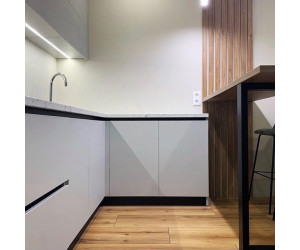 Мебель корпусная для кухни № 1193 крашеные МДФ фасады с интегрированной ручкой 