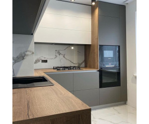 Мебель корпусная для кухни № 1122 крашеные МДФ фасады Antratsit Grey и белый матовый с эффектом Soft Touch