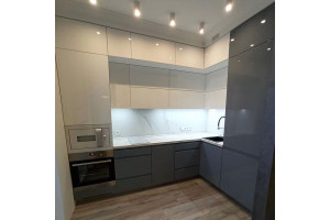 Меблі корпусні для кухні № 1155 крашені МДФ фасади з ефектом Супер глянець та інтегрованої ручної