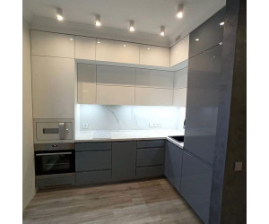 Мебель корпусная для кухни № 1155 крашеные МДФ фасады с  эффектом Super глянец и интегрированной ручкой 