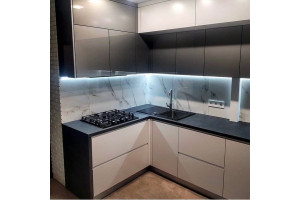 Мебель корпусная для кухни № 1199 крашеные МДФ фасады с  эффектом Super глянец и Supe Matt